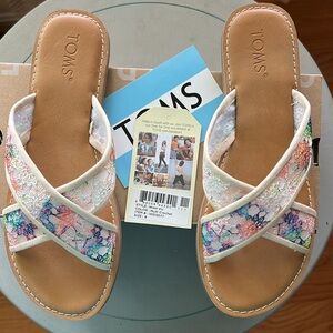 Cute Colorful Toms Viv Sandals - multi crochet - size 8 - New in box